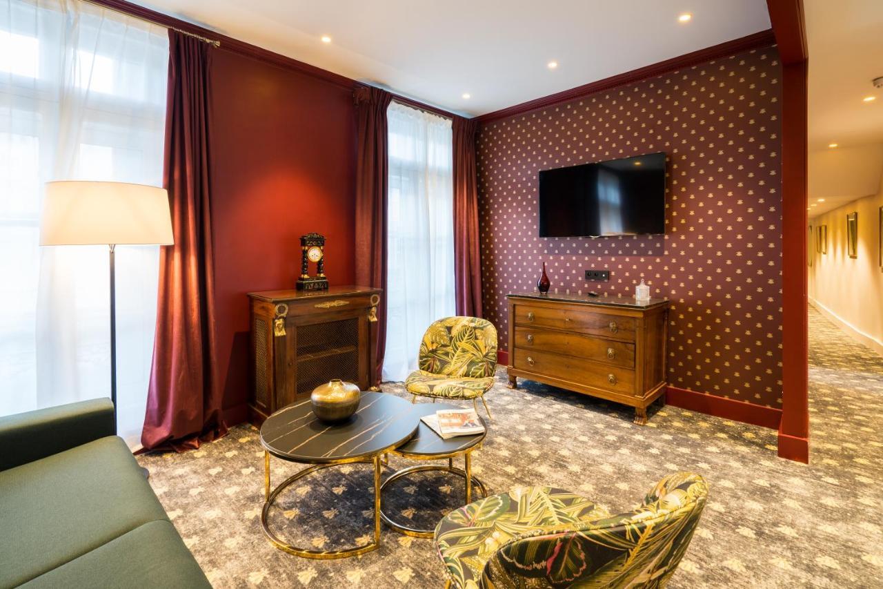 ไอเจิล นัวร์ โฮเต็ล Hotel ฟงแตนโบล ภายนอก รูปภาพ