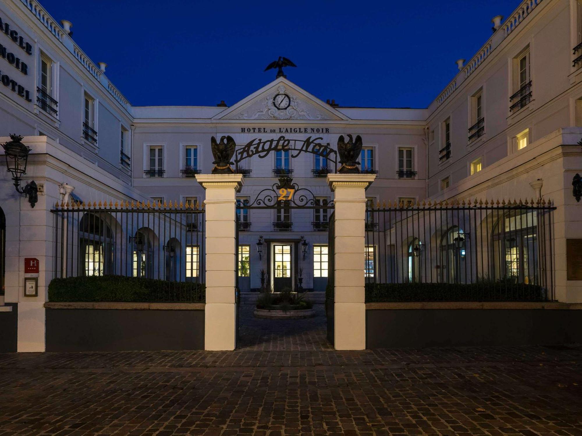 ไอเจิล นัวร์ โฮเต็ล Hotel ฟงแตนโบล ภายนอก รูปภาพ