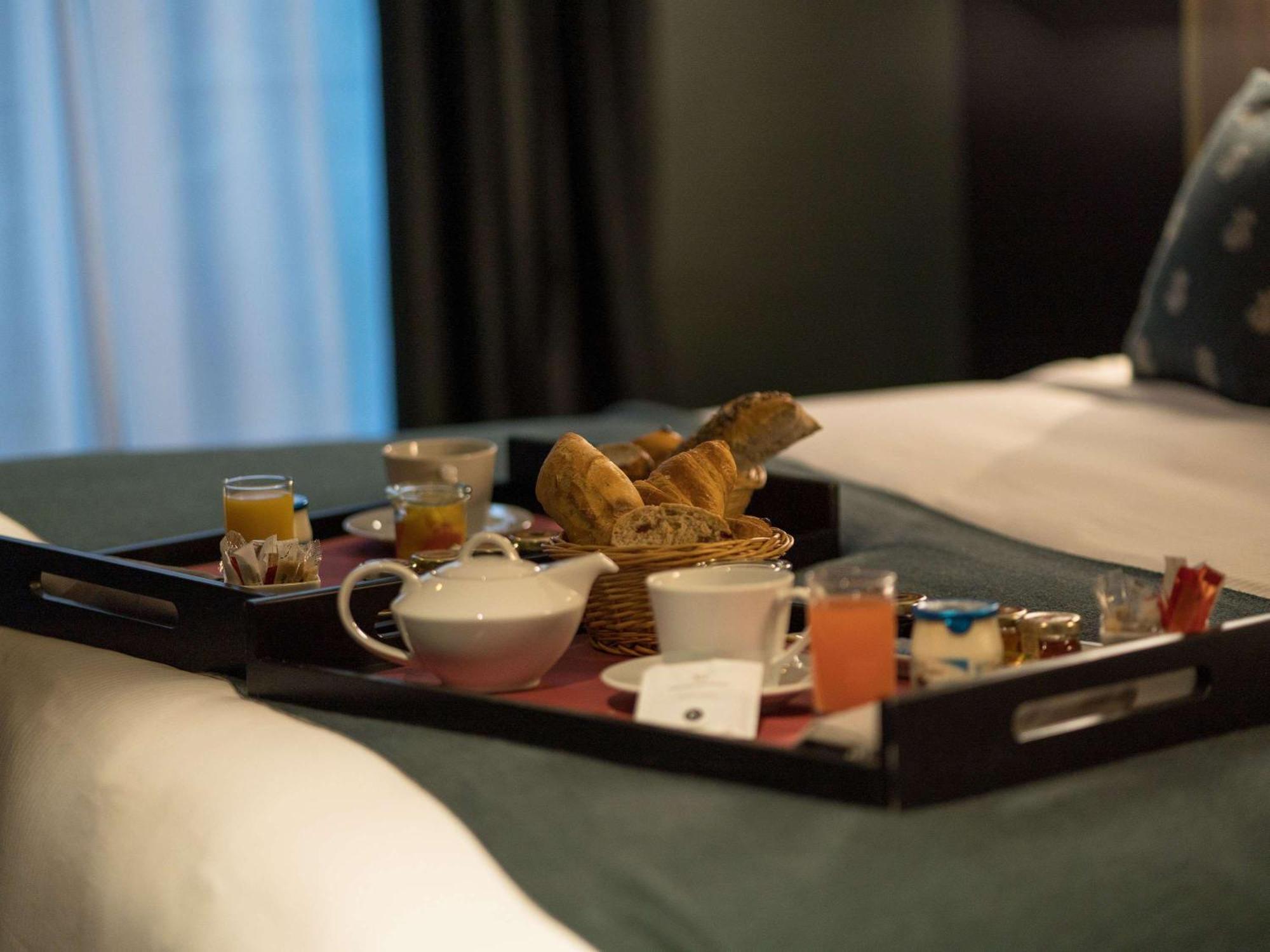 ไอเจิล นัวร์ โฮเต็ล Hotel ฟงแตนโบล ภายนอก รูปภาพ