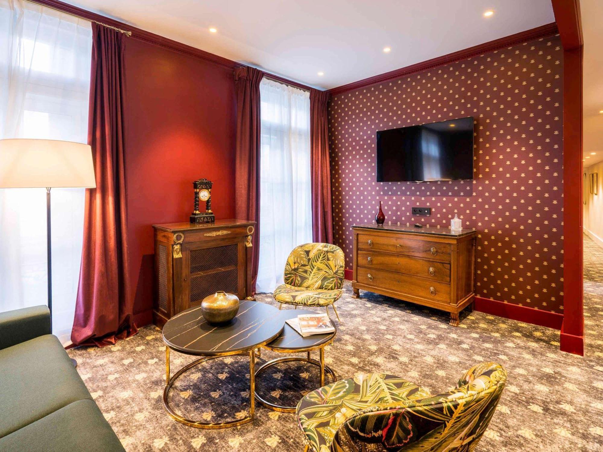 ไอเจิล นัวร์ โฮเต็ล Hotel ฟงแตนโบล ภายนอก รูปภาพ