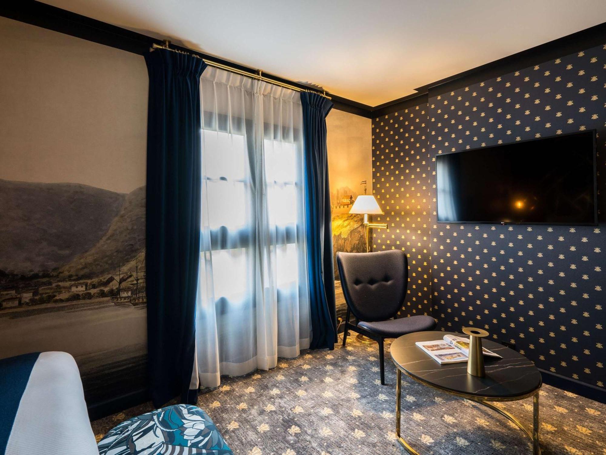 ไอเจิล นัวร์ โฮเต็ล Hotel ฟงแตนโบล ภายนอก รูปภาพ