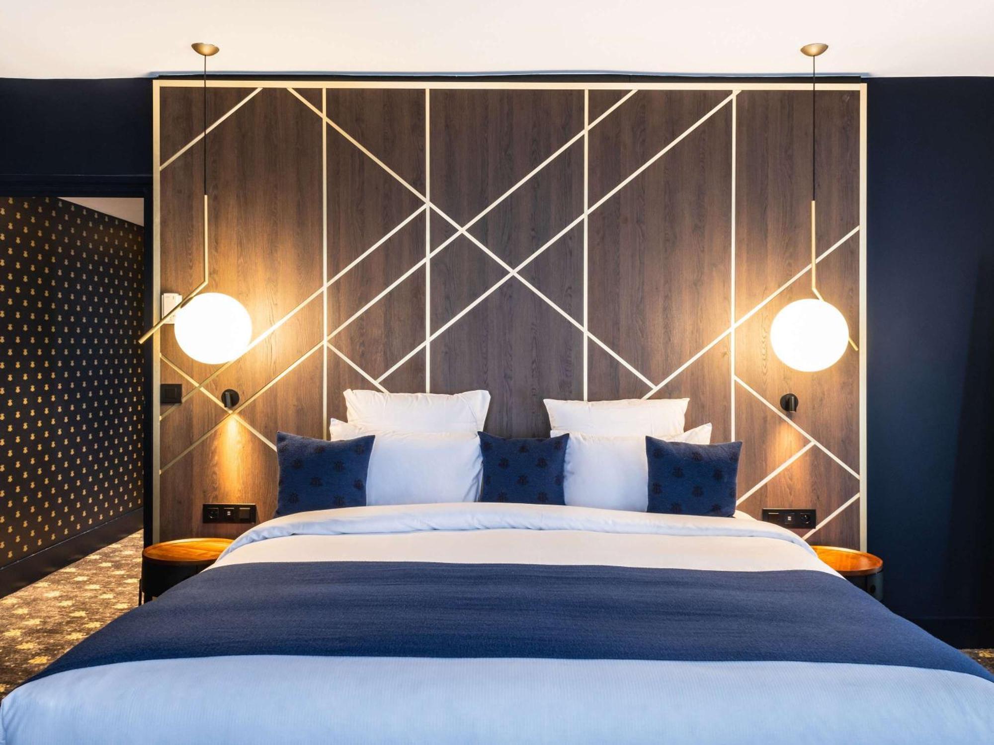 ไอเจิล นัวร์ โฮเต็ล Hotel ฟงแตนโบล ภายนอก รูปภาพ